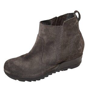 Sorel Women's Size 10.5 Suede Leather side Zip Ankle Boots  Low Wedge